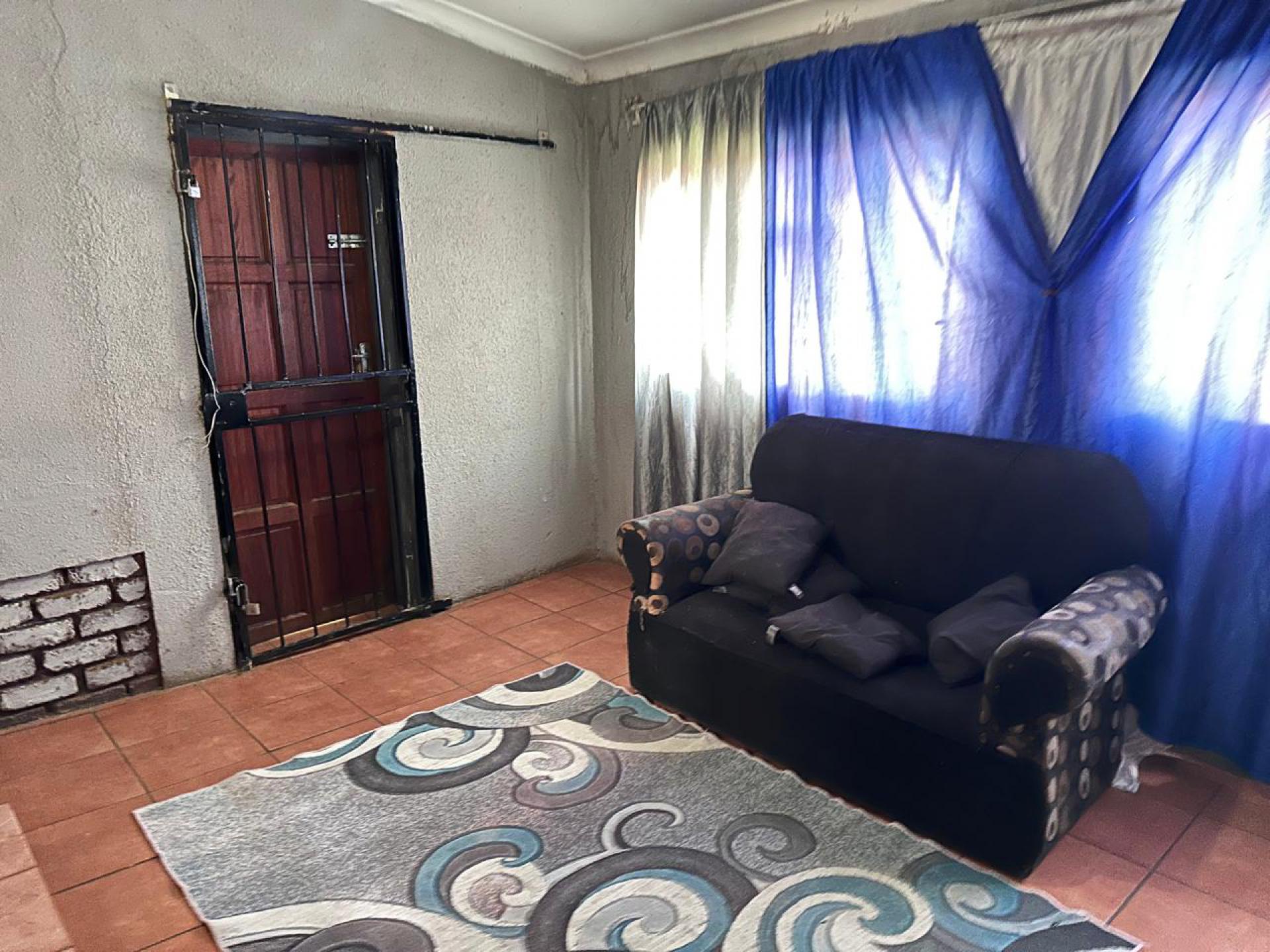  of property in Klippoortjie AH