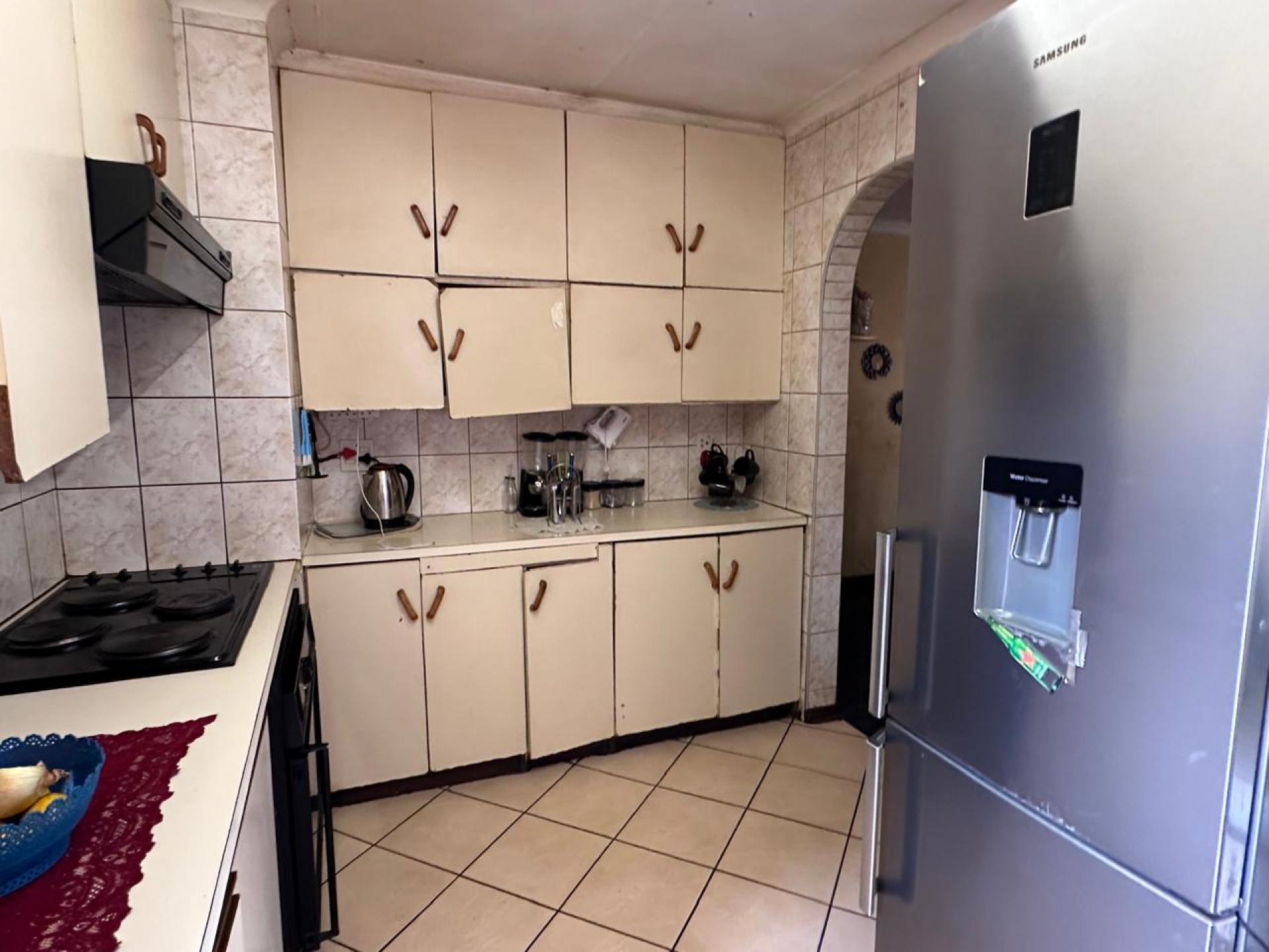  of property in Klippoortjie AH