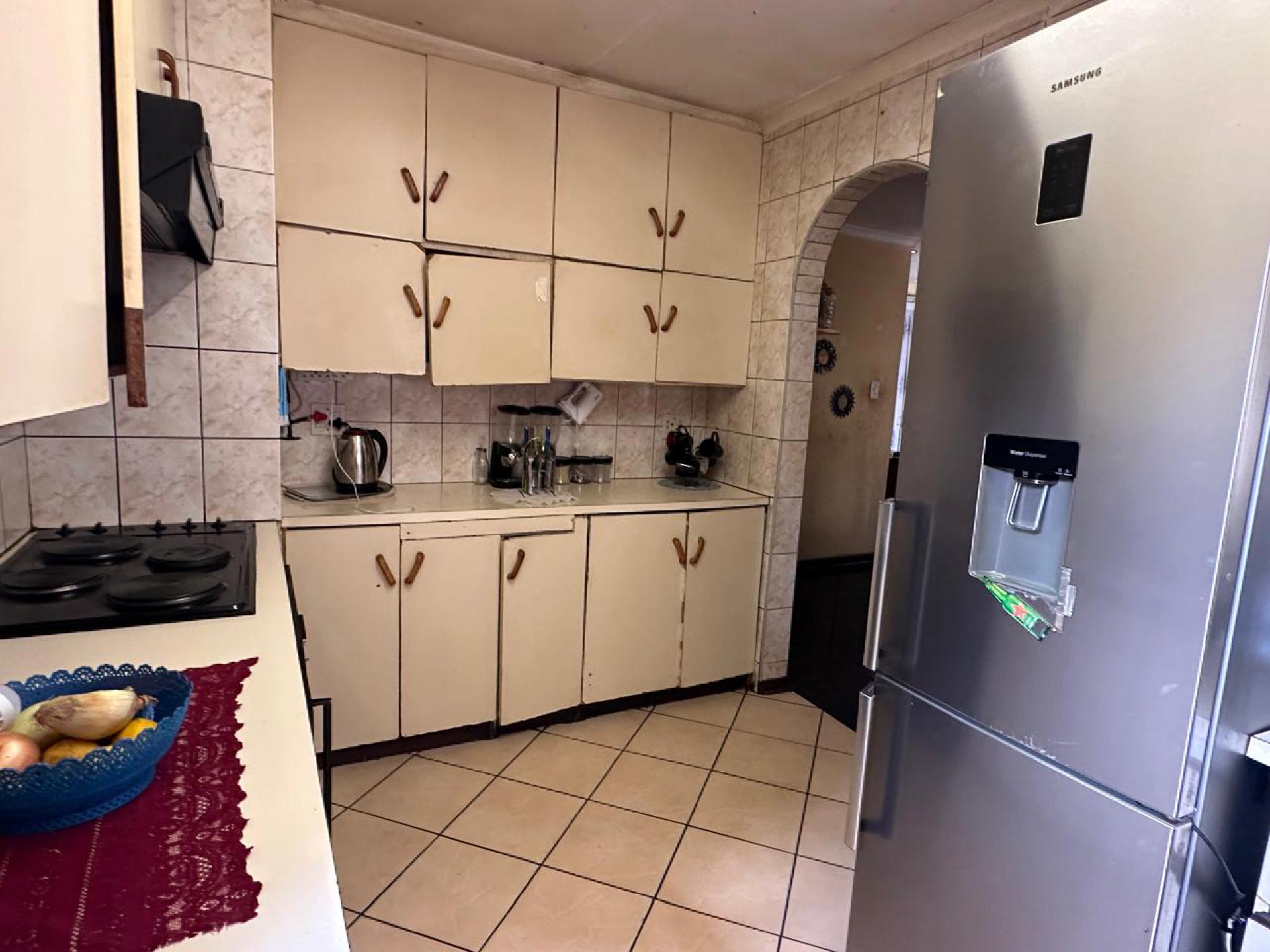  of property in Klippoortjie AH