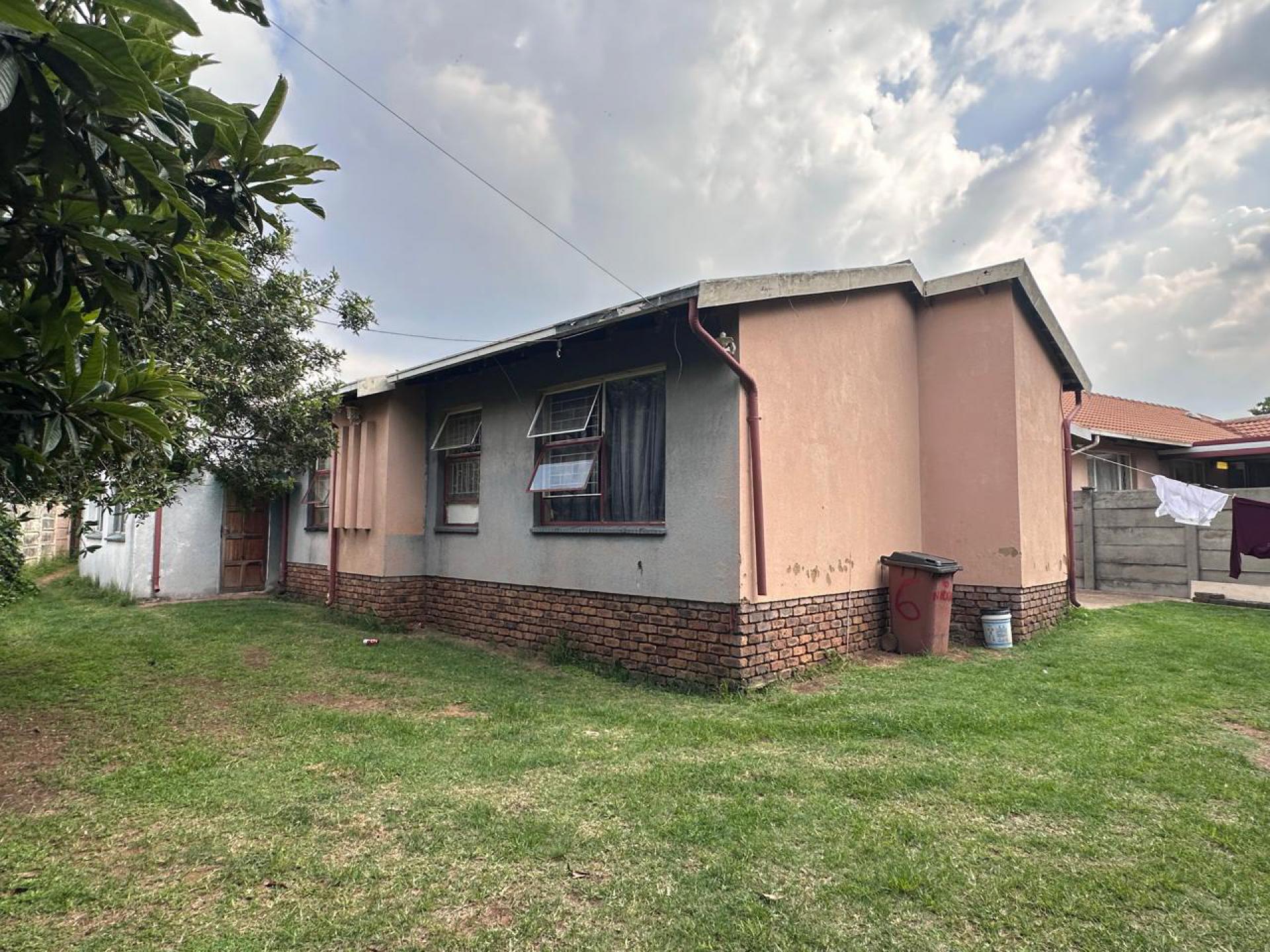  of property in Klippoortjie AH