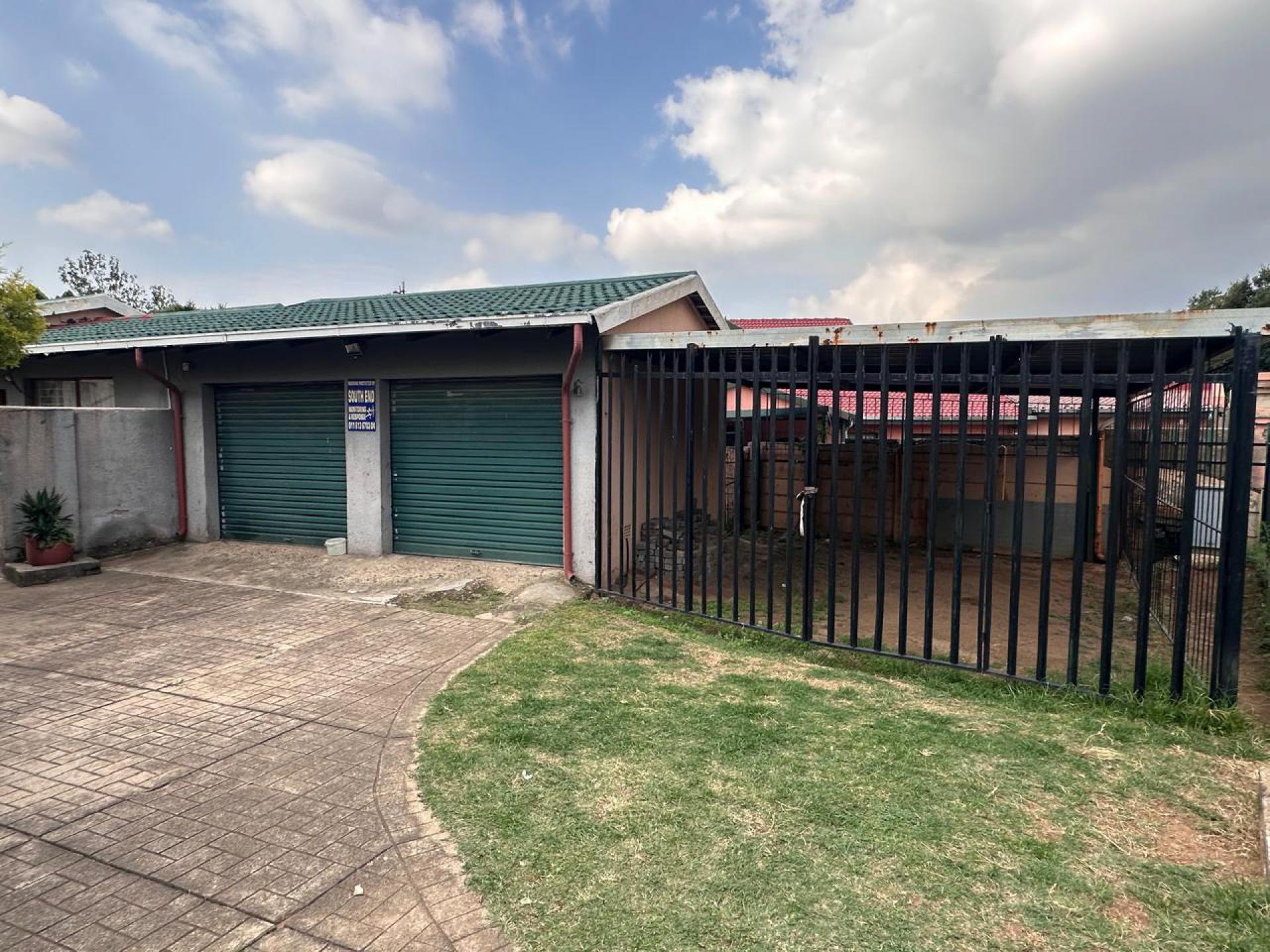  of property in Klippoortjie AH