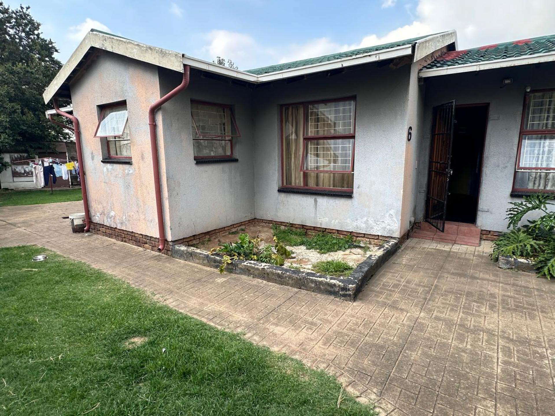  of property in Klippoortjie AH