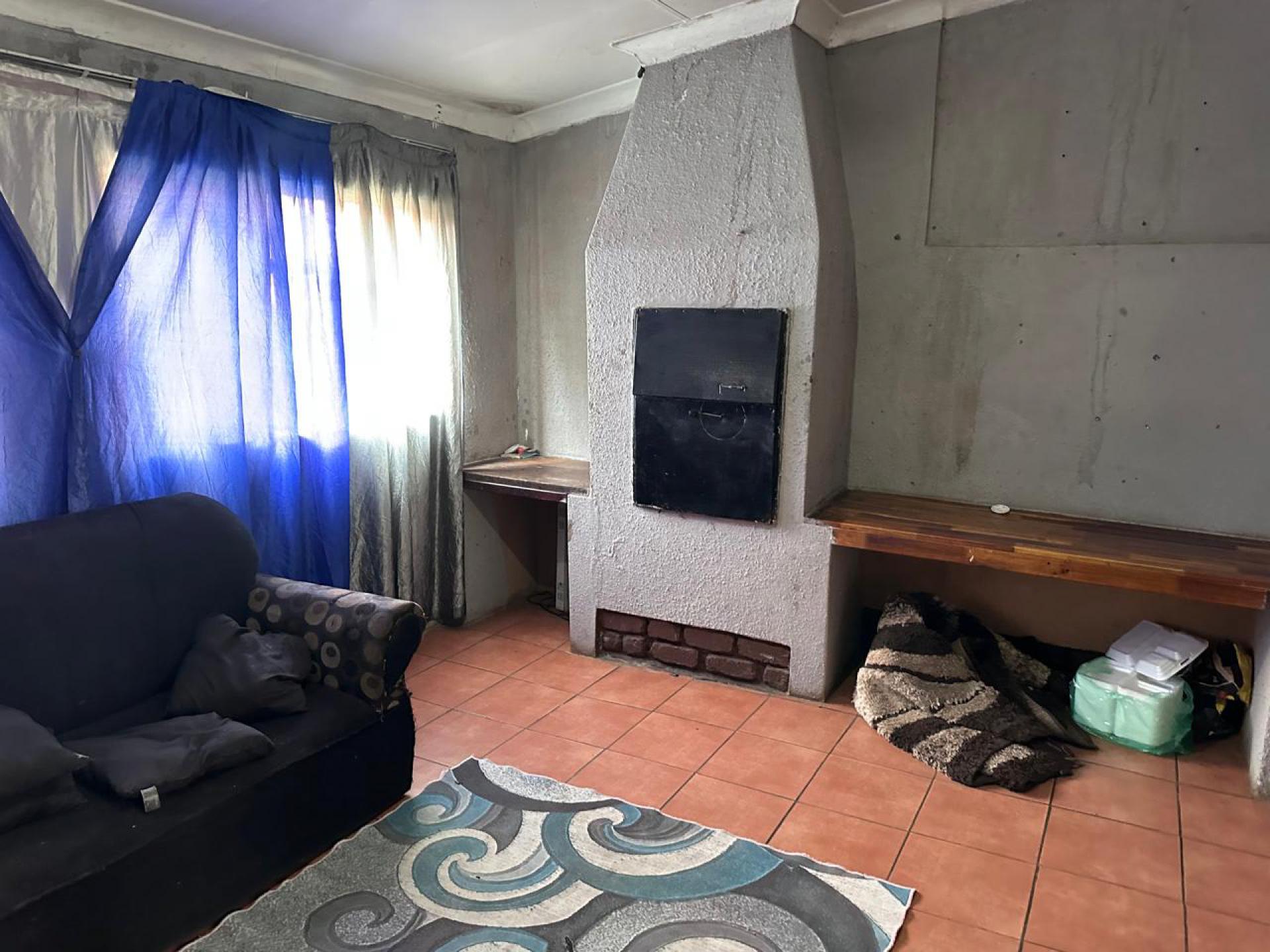  of property in Klippoortjie AH