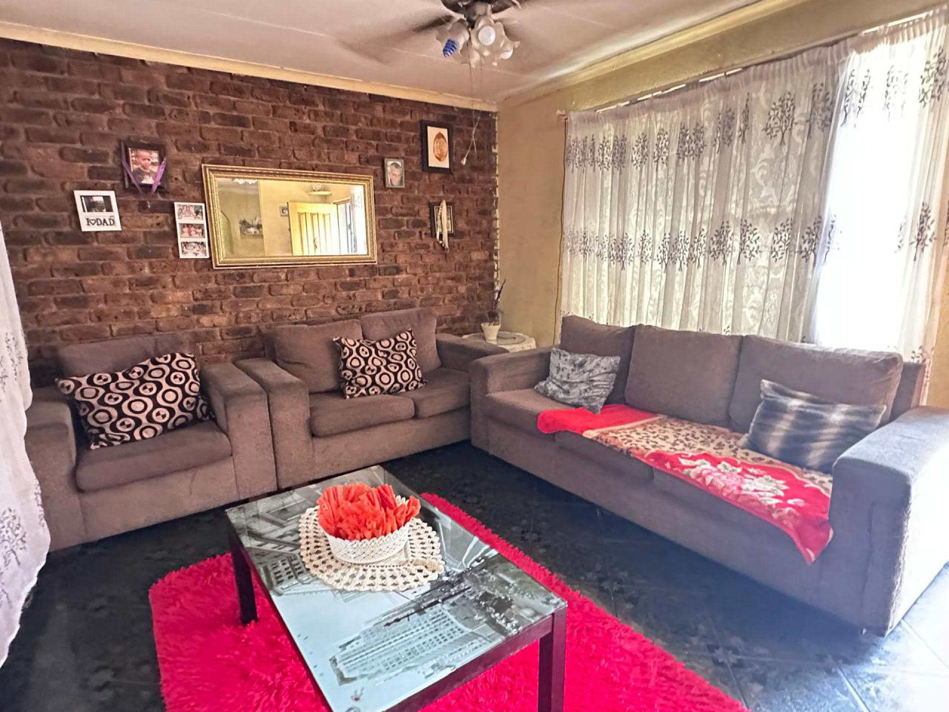  of property in Klippoortjie AH