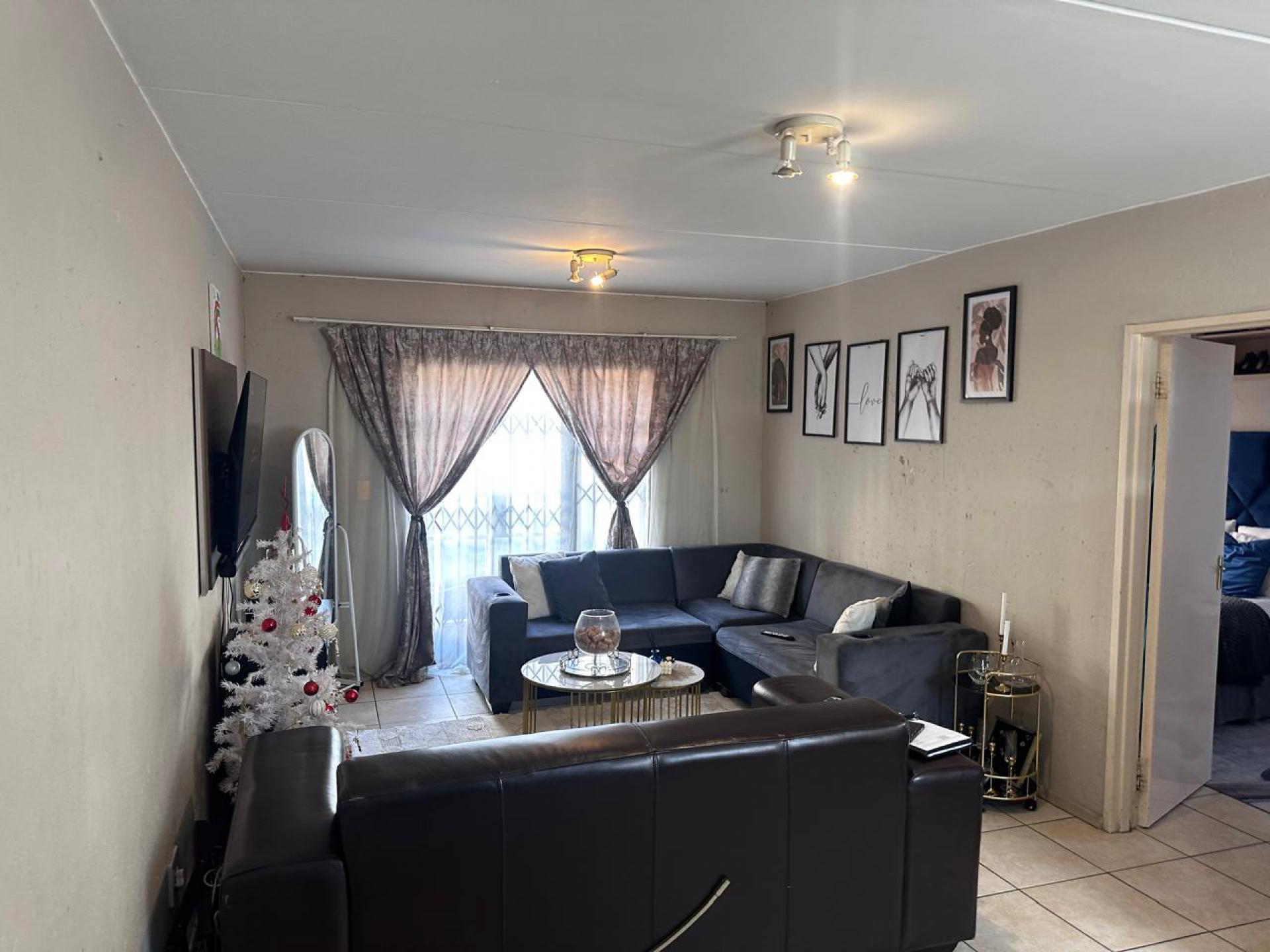  of property in Klippoortjie AH