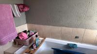 Bathroom 1 of property in Klippoortjie AH