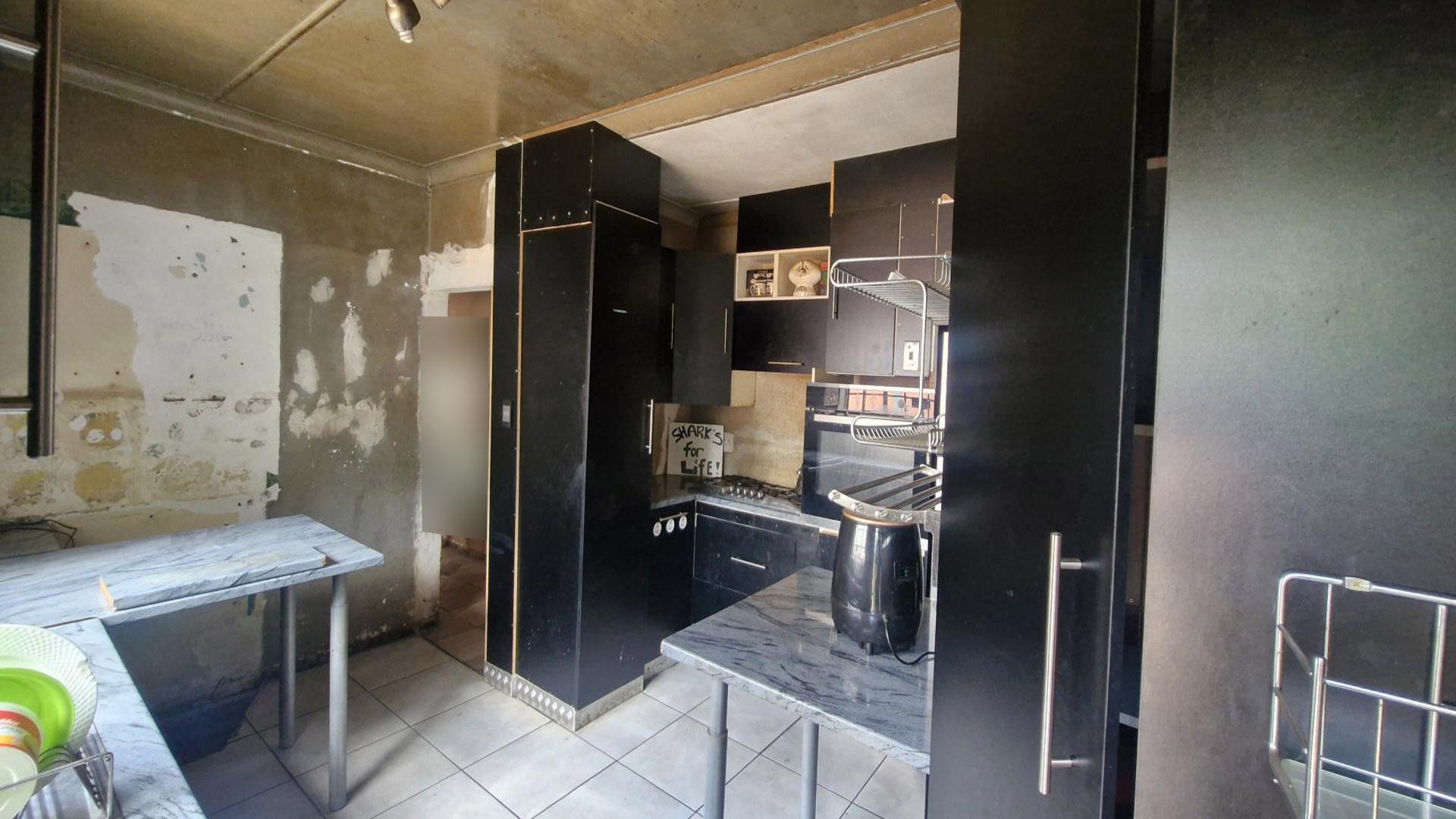 Kitchen of property in Berton Park