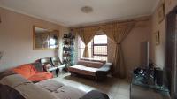 Lounges - 17 square meters of property in Willow Park Manor