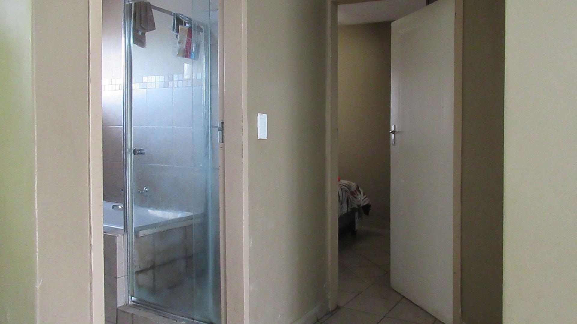 Bathroom 1 - 7 square meters of property in Selcourt