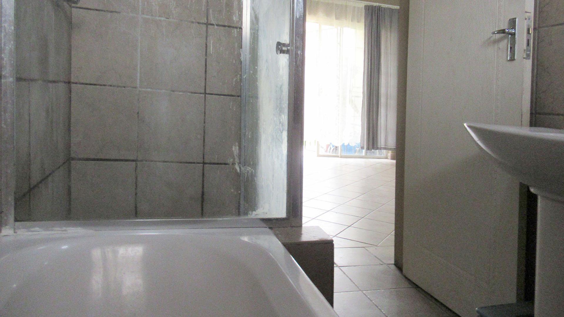 Bathroom 1 - 7 square meters of property in Selcourt