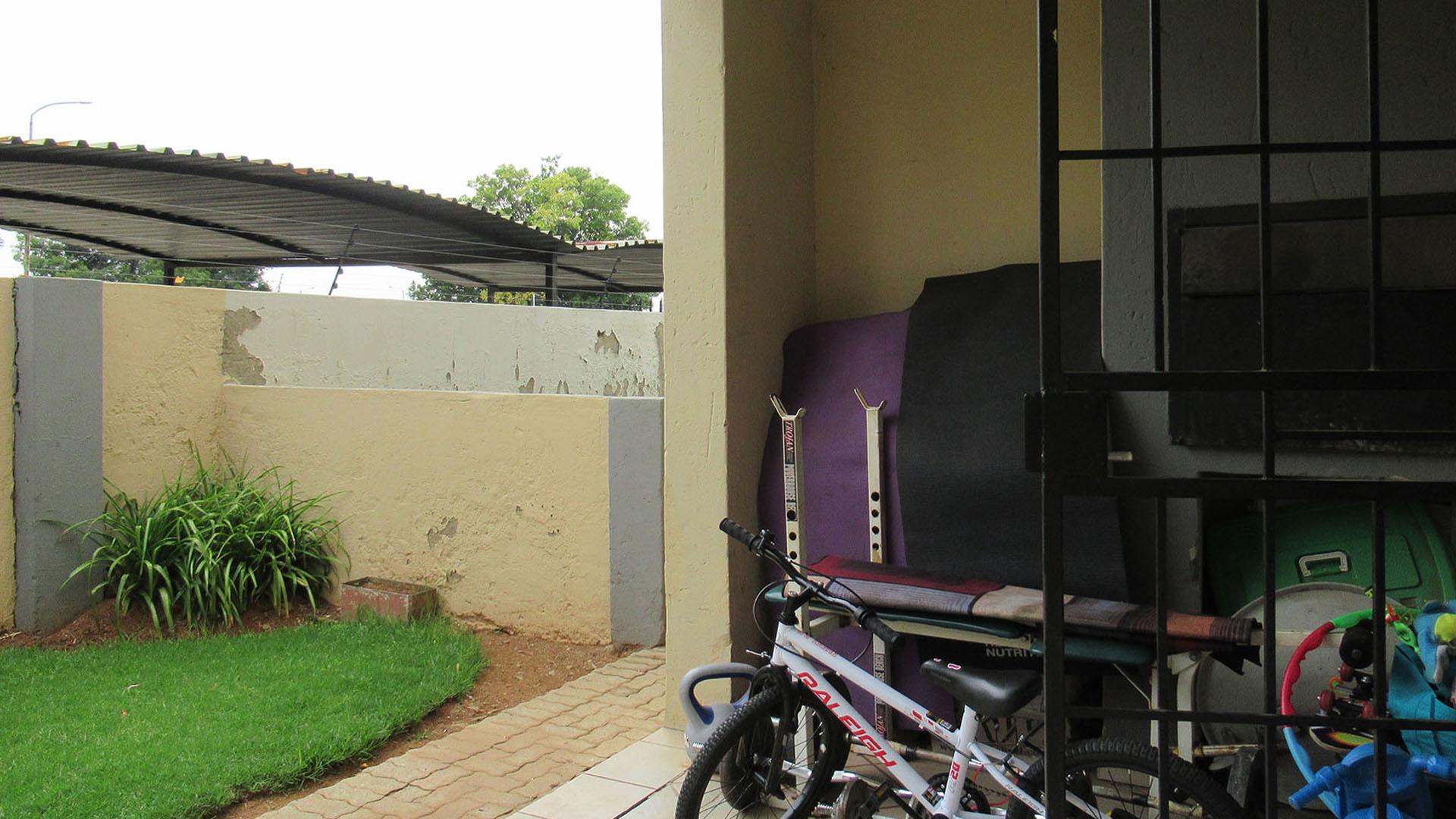 Backyard of property in Selcourt