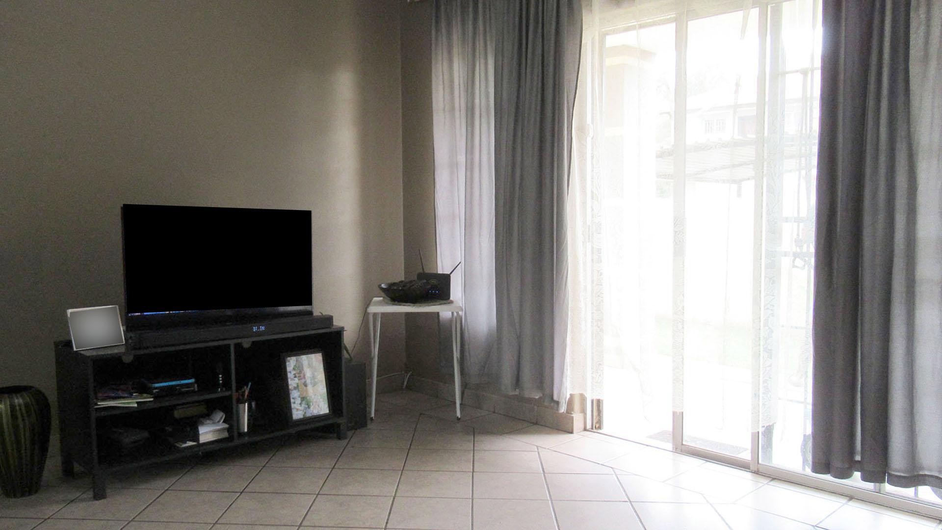 Lounges - 18 square meters of property in Selcourt