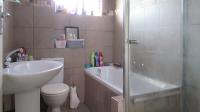 Bathroom 1 - 7 square meters of property in Selcourt