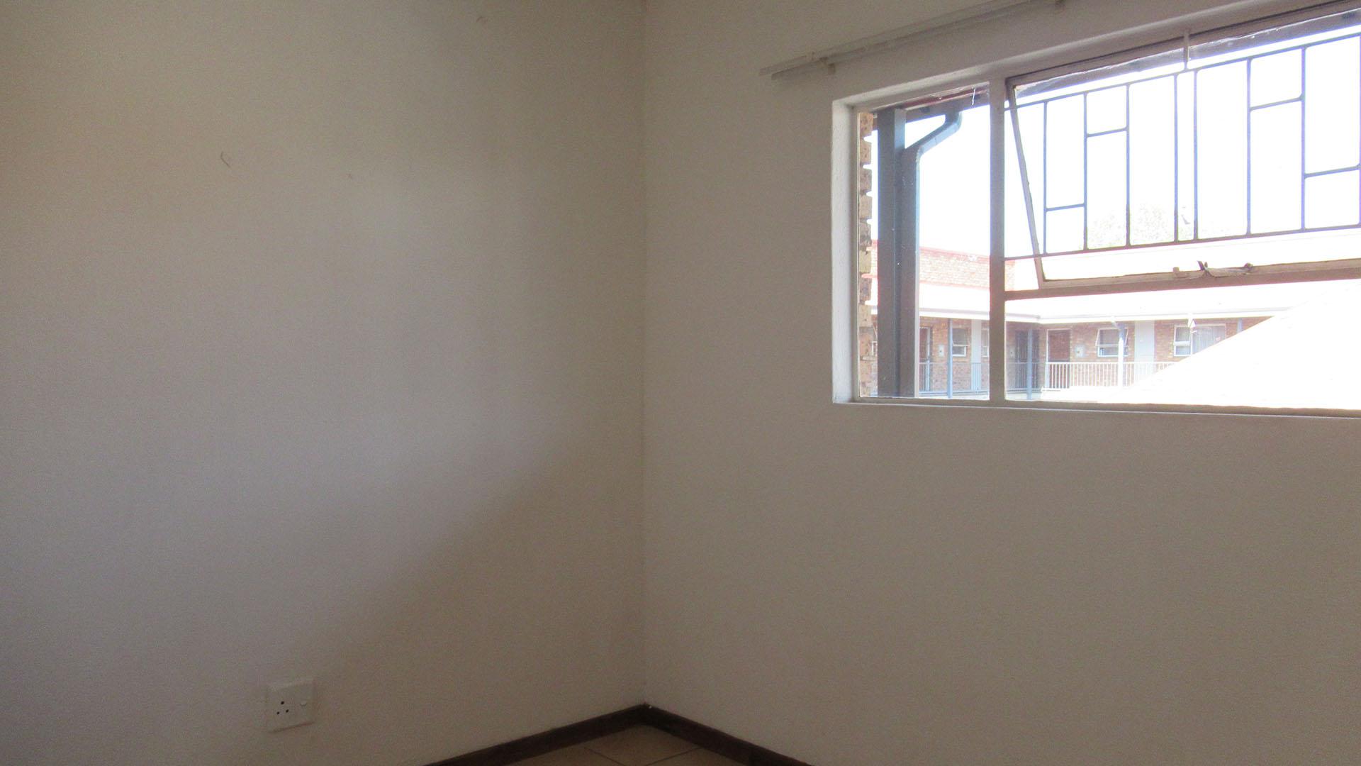 Bed Room 2 - 9 square meters of property in Kempton Park