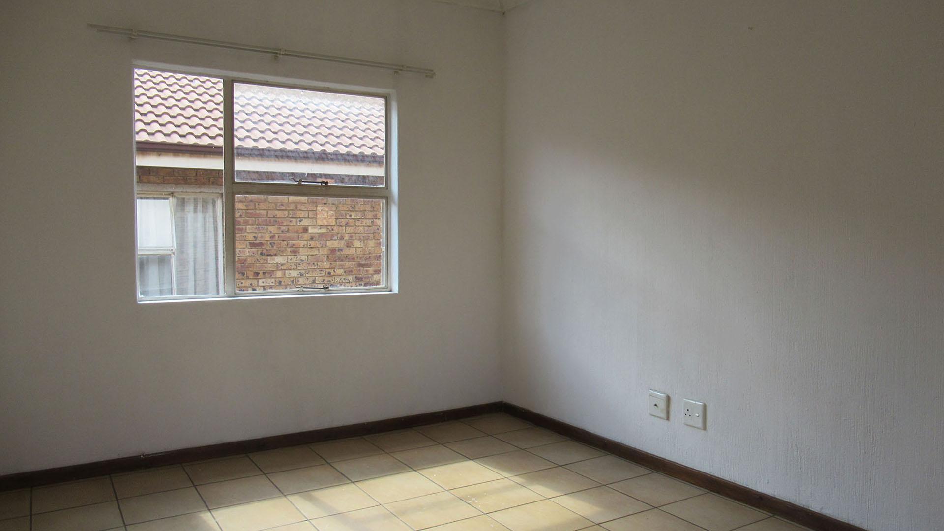 Lounges - 12 square meters of property in Kempton Park