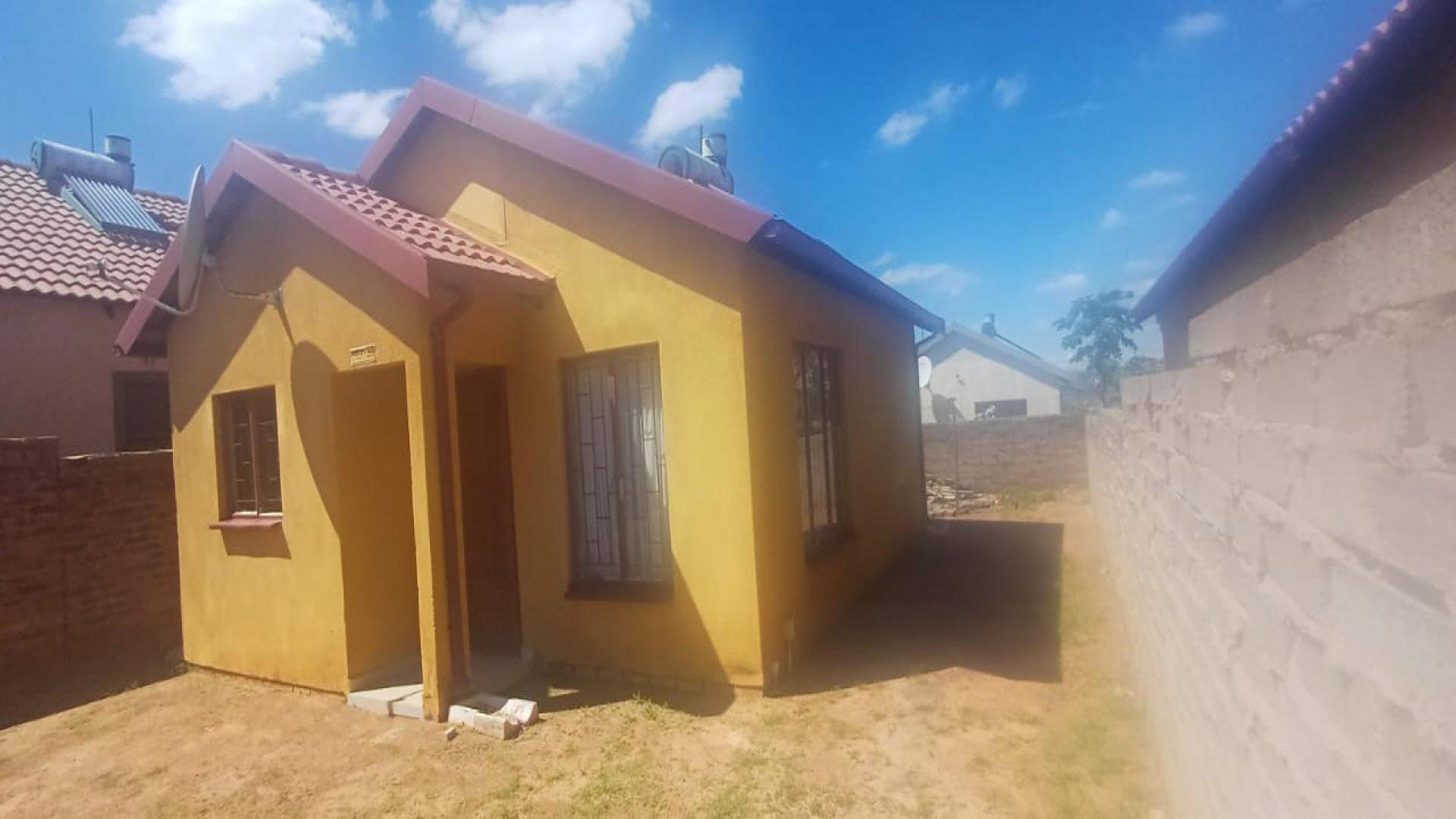 Front View of property in Soshanguve