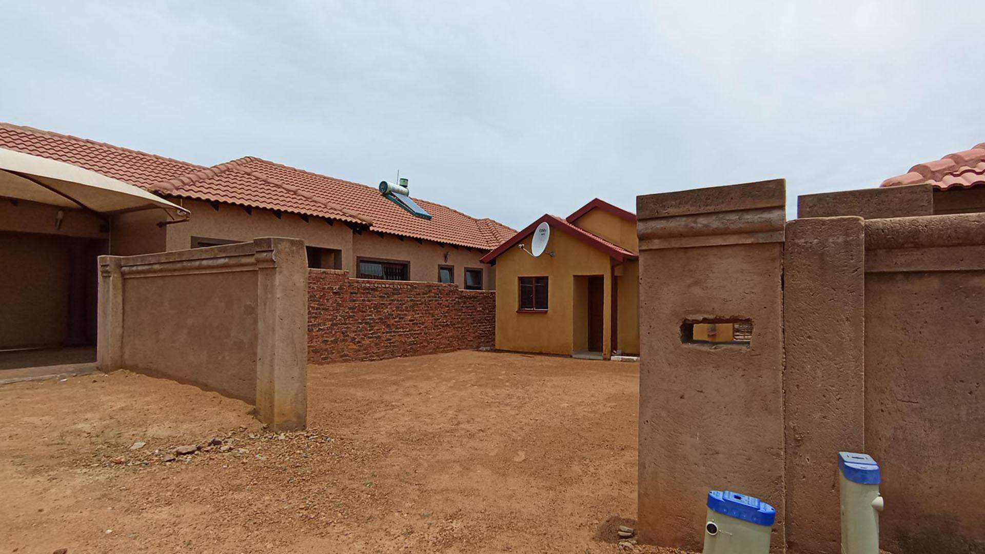 Front View of property in Soshanguve
