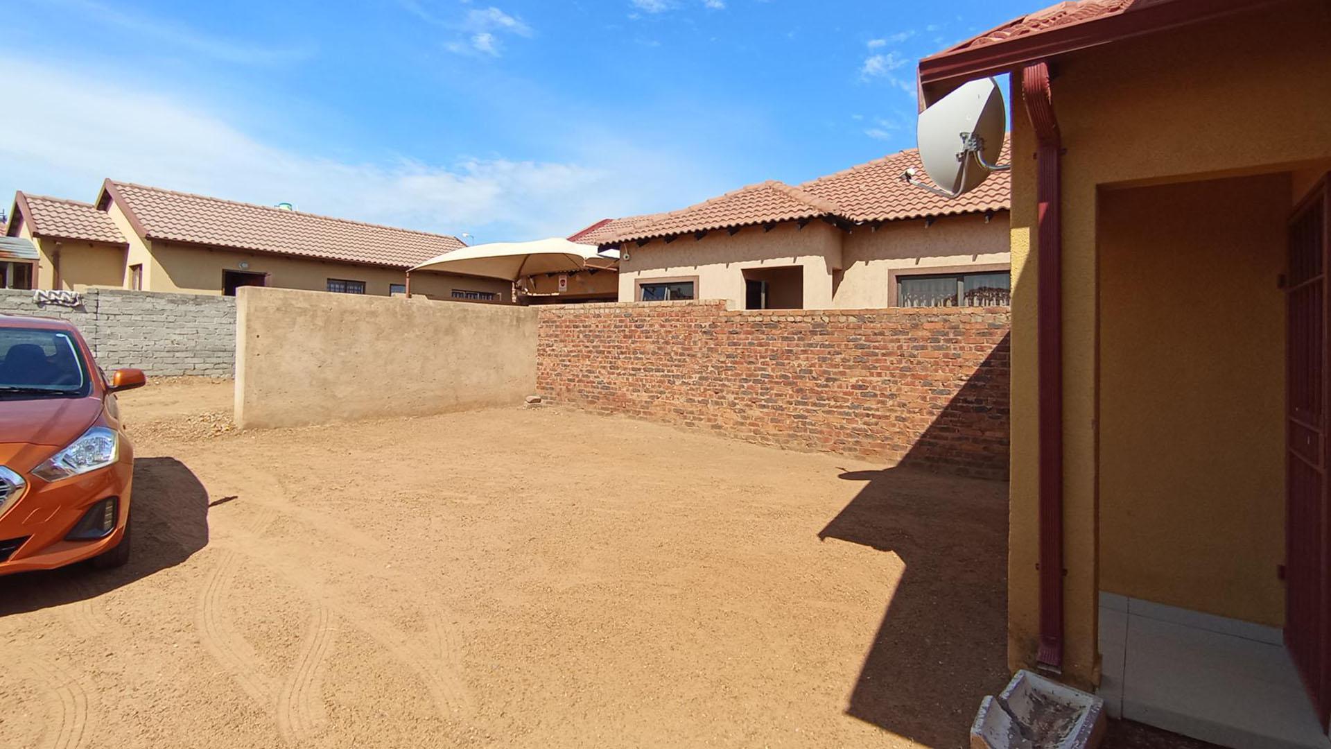 Front View of property in Soshanguve