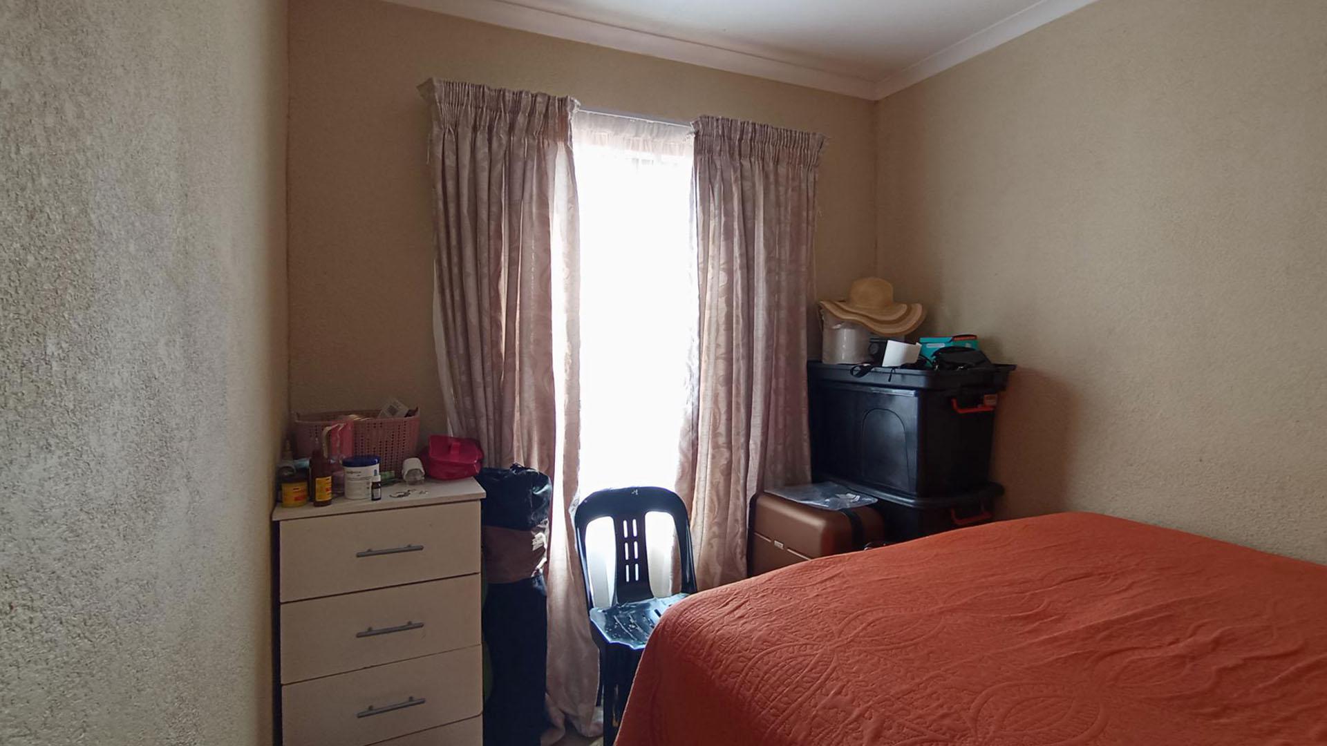 Bed Room 2 - 8 square meters of property in Soshanguve