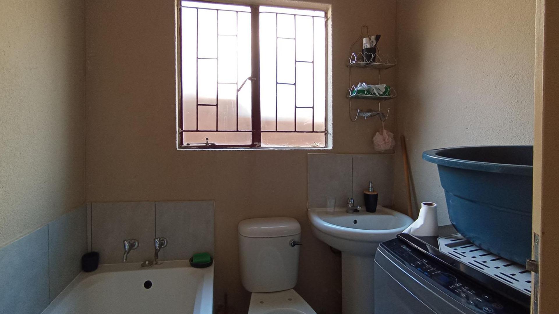 Bathroom 1 - 4 square meters of property in Soshanguve