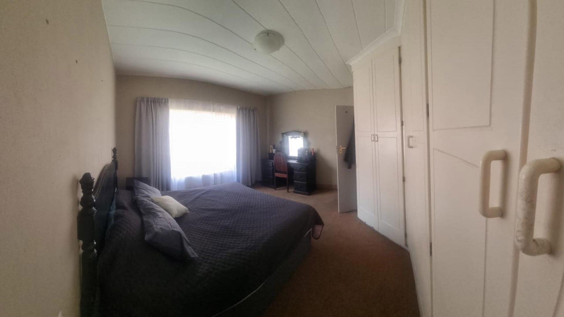 Bed Room 2 of property in Wonderboom South