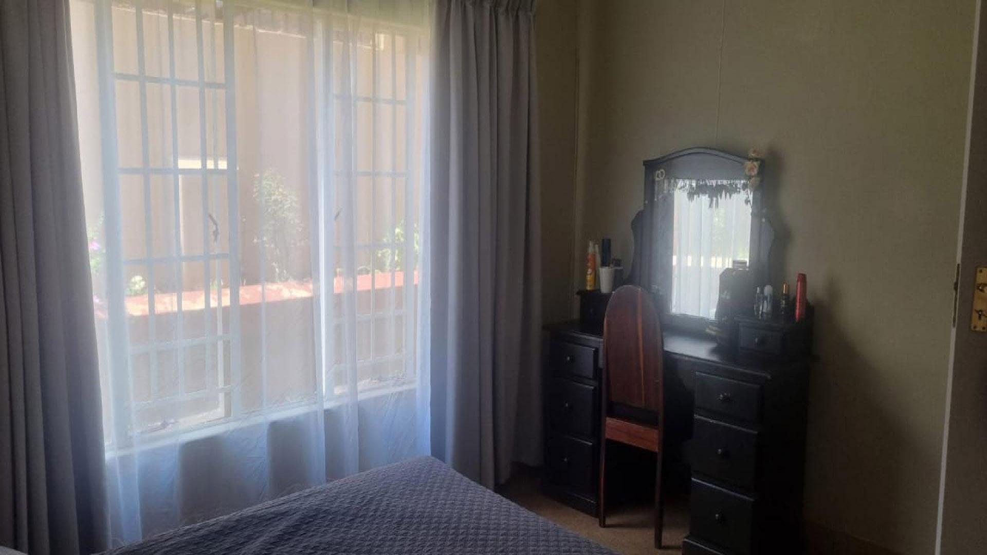 Bed Room 3 of property in Wonderboom South