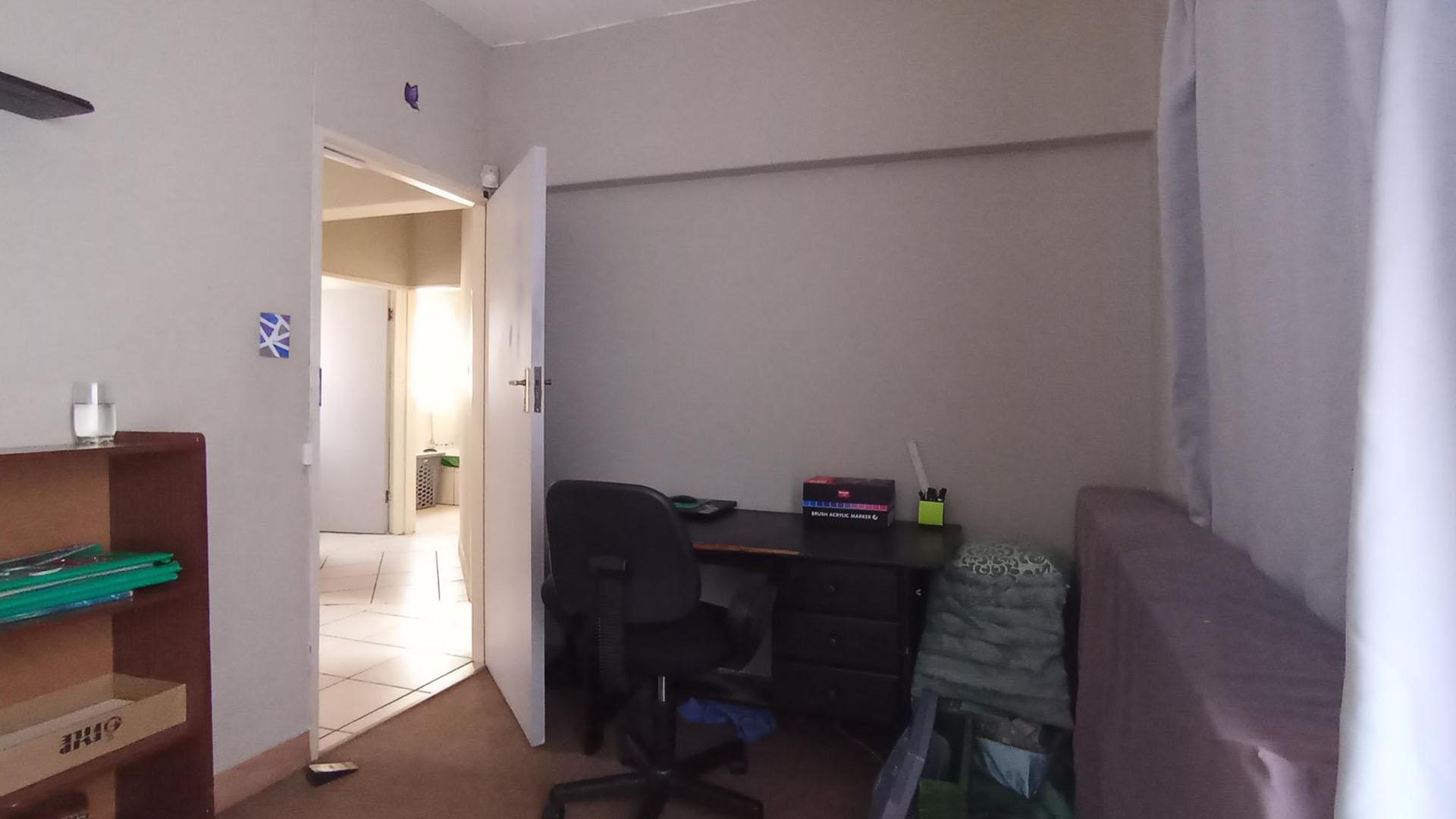 Bed Room 1 - 10 square meters of property in Wonderboom South