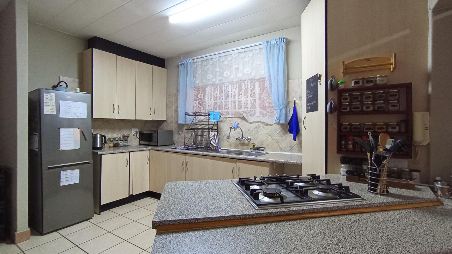 Kitchen - 10 square meters of property in Wonderboom South