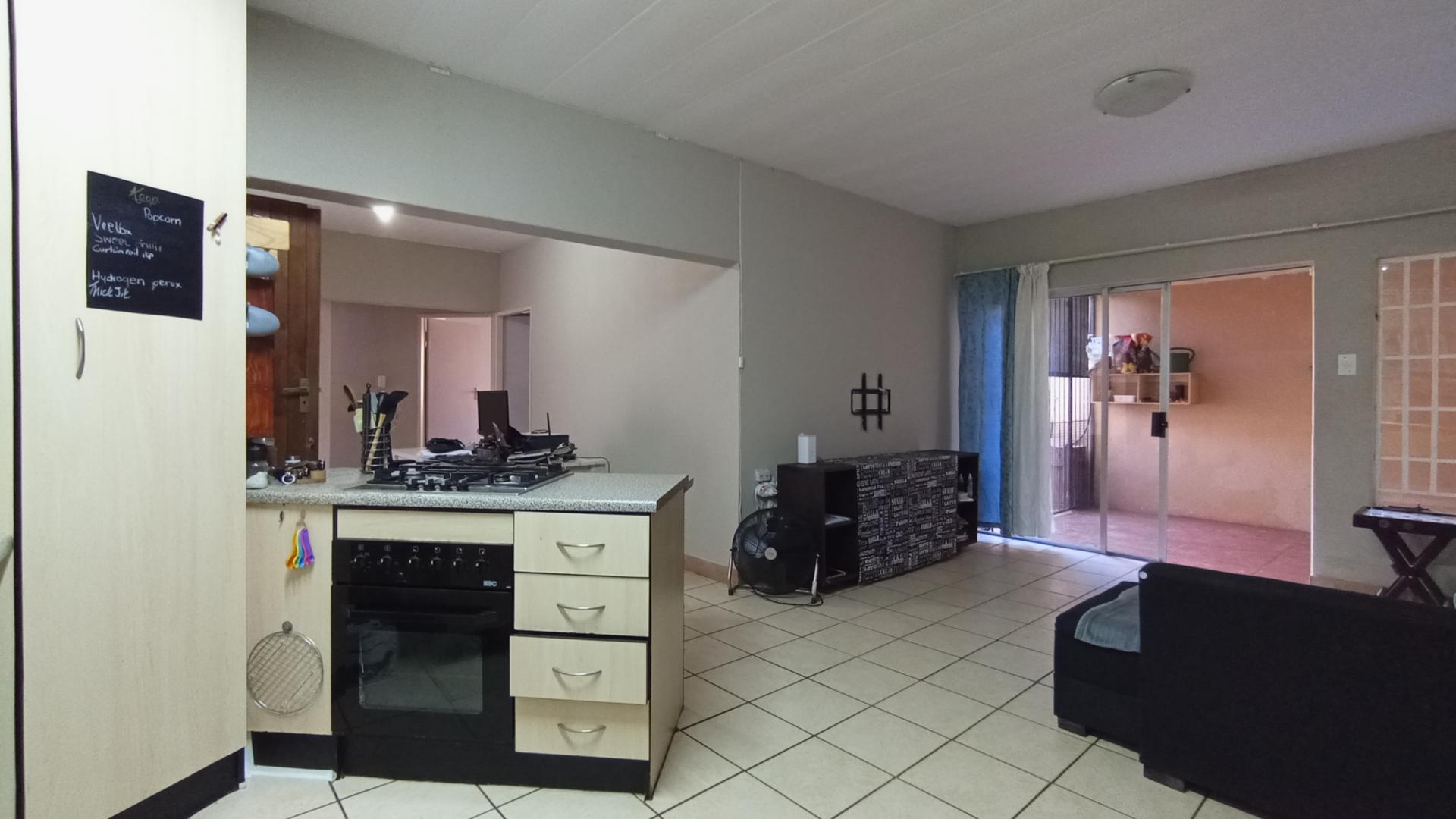 Kitchen - 10 square meters of property in Wonderboom South