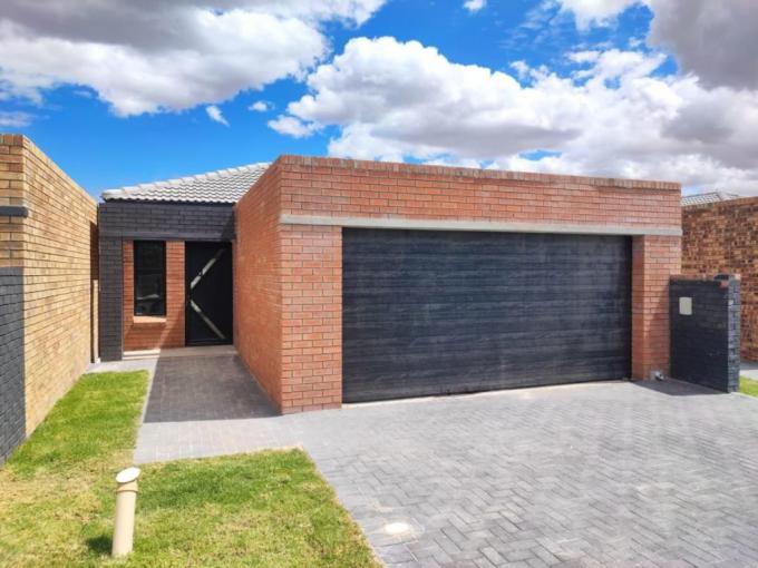 3 Bedroom Commercial for Sale For Sale in Kraaifontein - MR703369