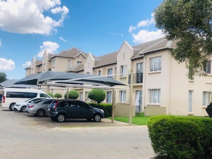 2 Bedroom Simplex for Sale For Sale in Klippoortjie AH - MR703385