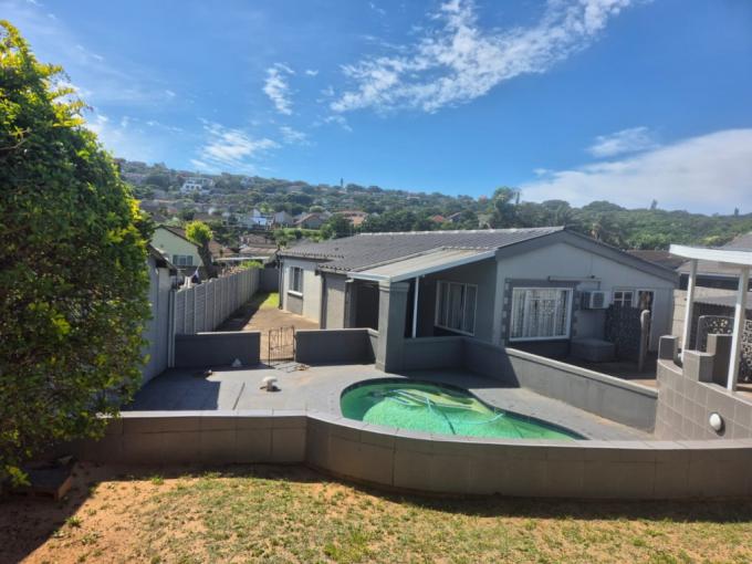 3 Bedroom House for Sale For Sale in Bluff - MR703396