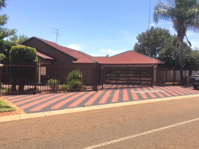 3 Bedroom House for Sale For Sale in Doornpoort - MR703447