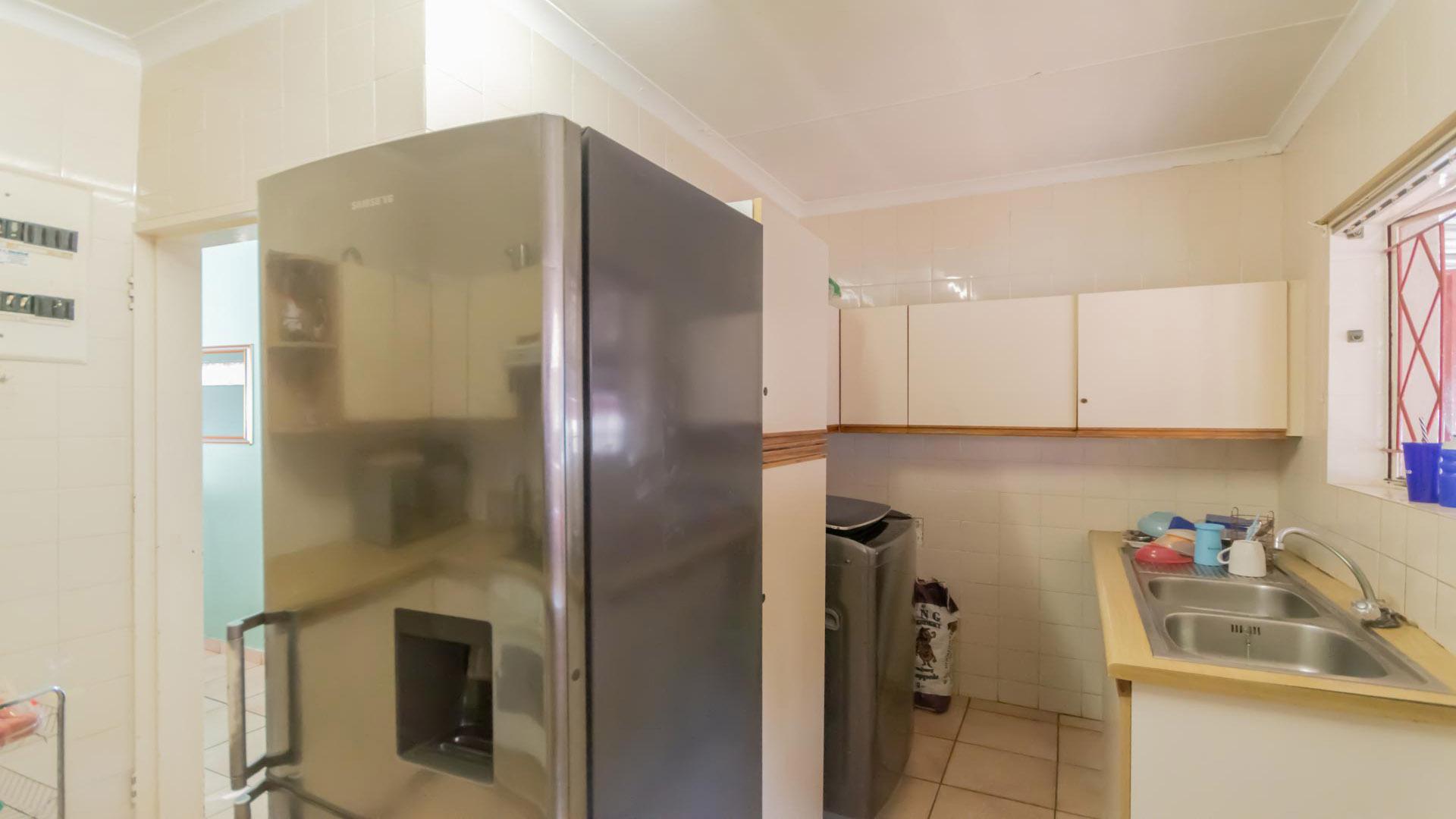 Kitchen of property in Dersley