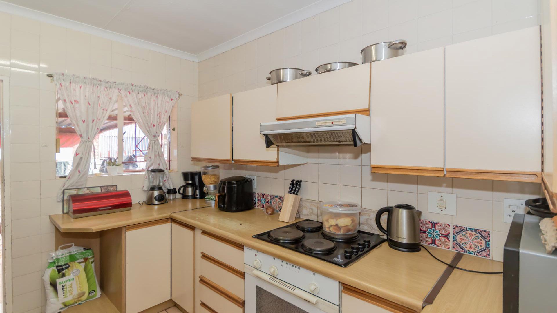 Kitchen of property in Dersley