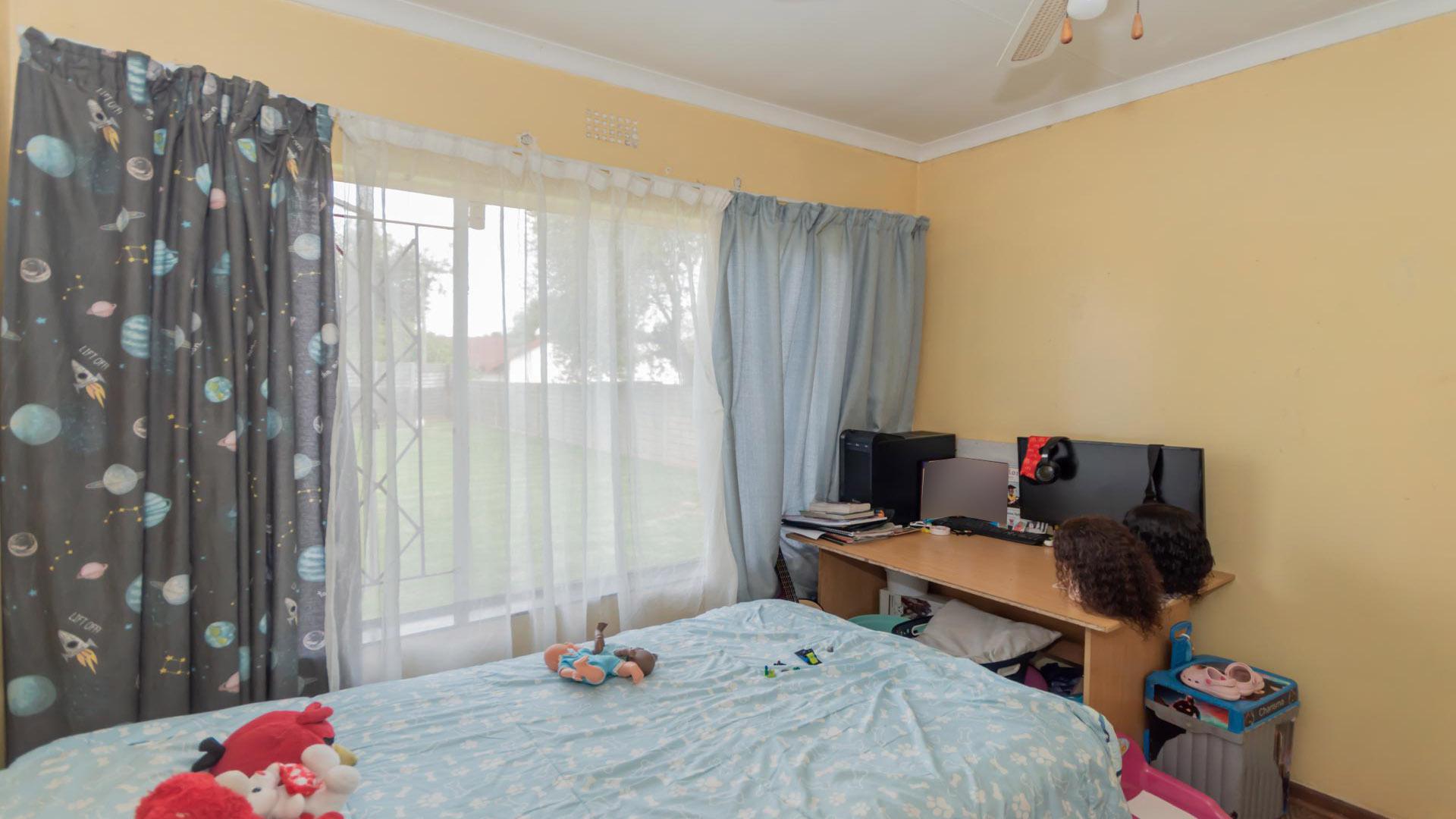 Bed Room 3 of property in Dersley