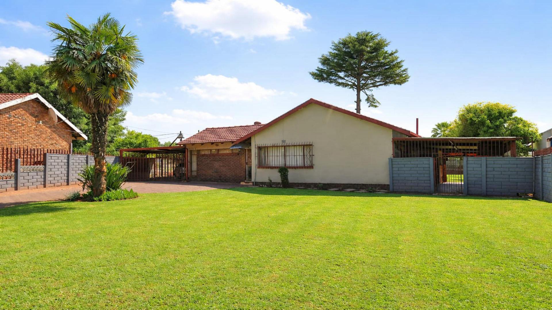 Garden of property in Dersley