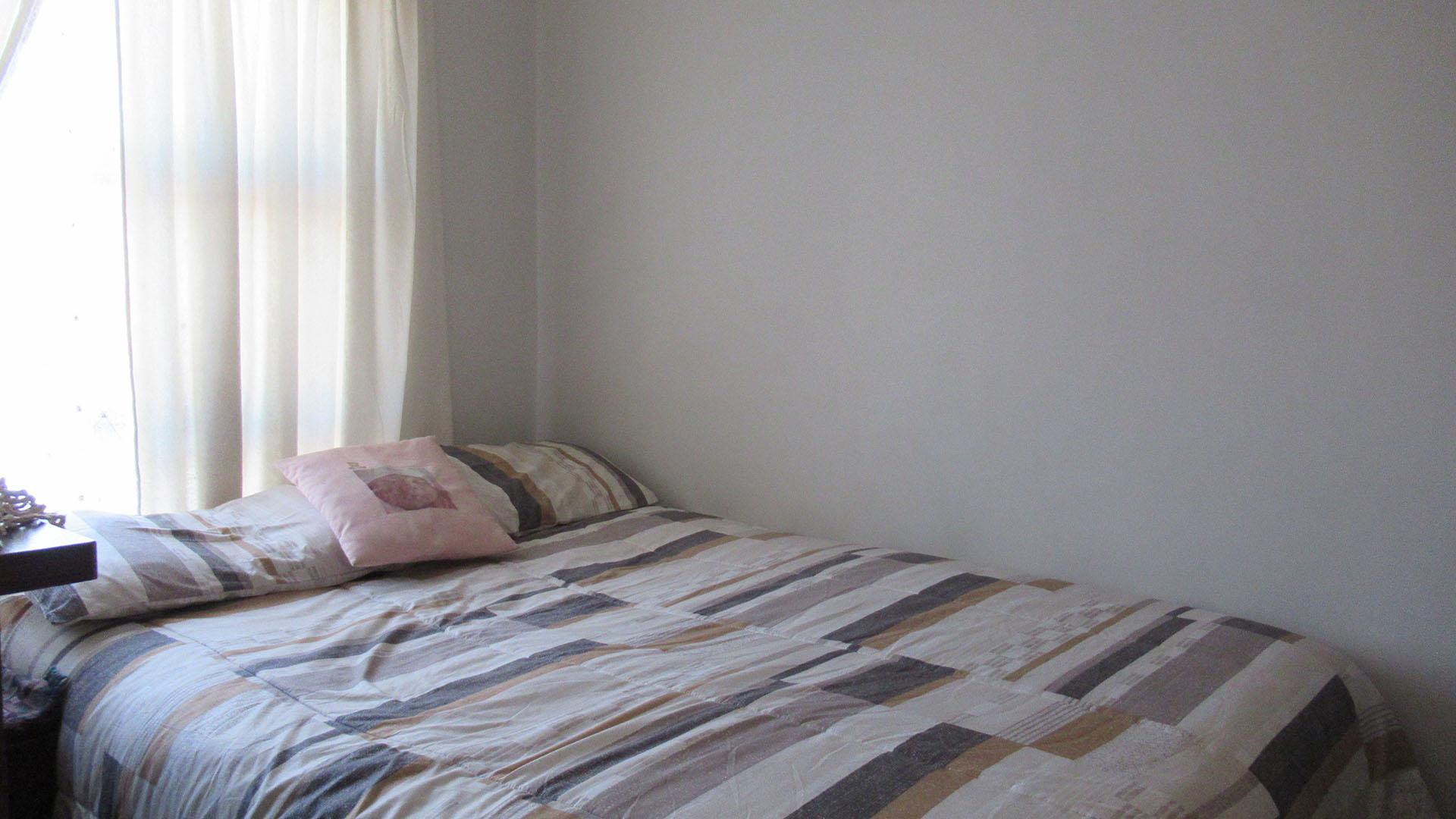 Bed Room 1 - 8 square meters of property in Orlando
