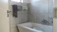 Bathroom 1 - 4 square meters of property in Orlando