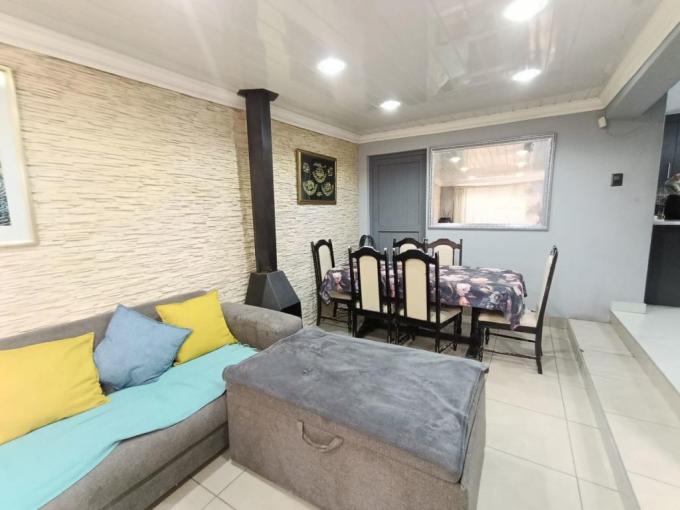 4 Bedroom House for Sale For Sale in Surrey - MR703523