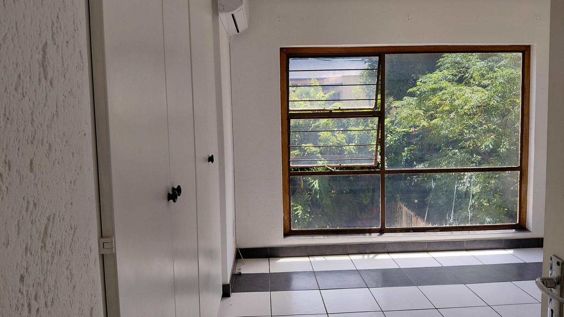 Main Bedroom - 18 square meters of property in Kew