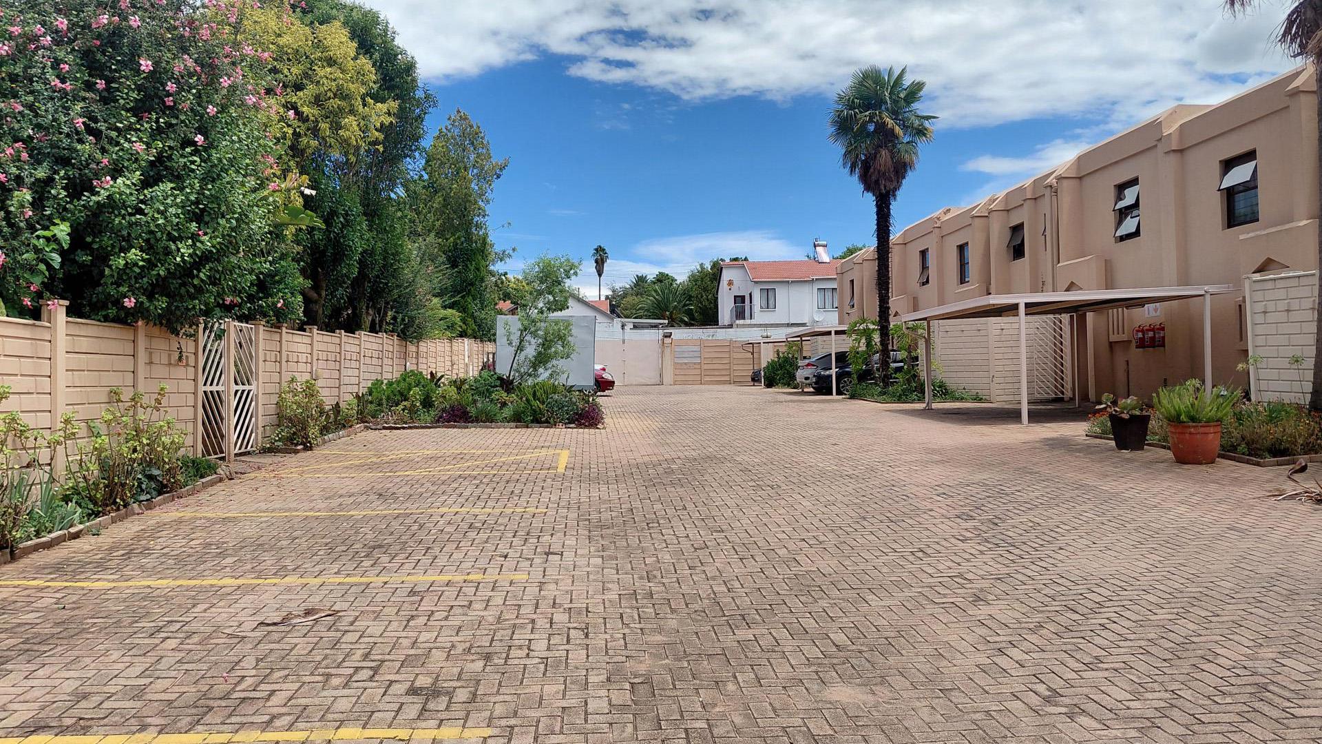 Front View of property in Kew