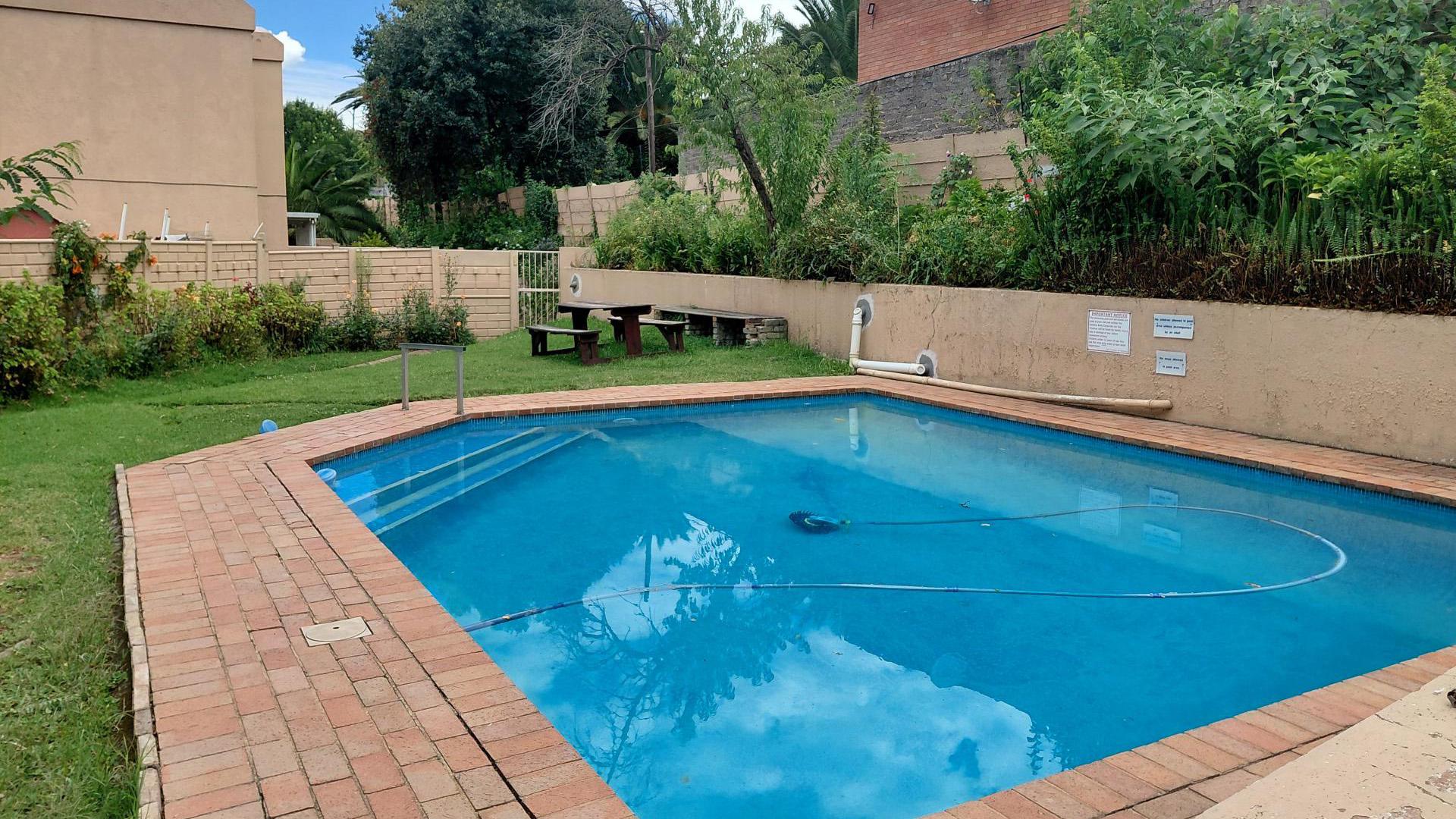 Swimming Pool of property in Kew