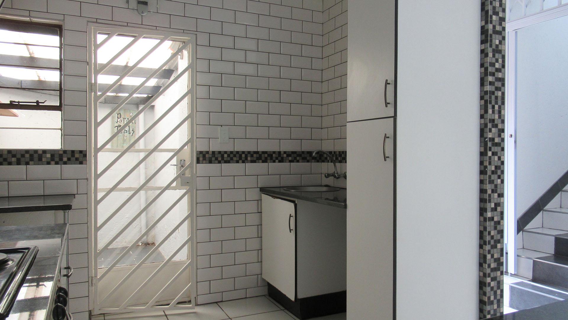 Kitchen - 11 square meters of property in Kew