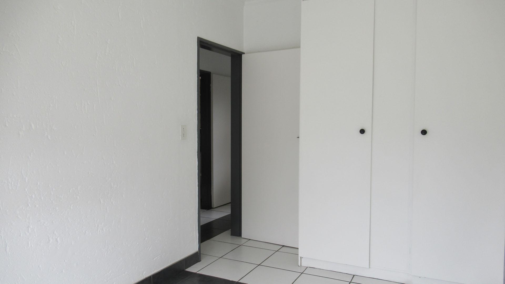 Bed Room 1 - 12 square meters of property in Kew