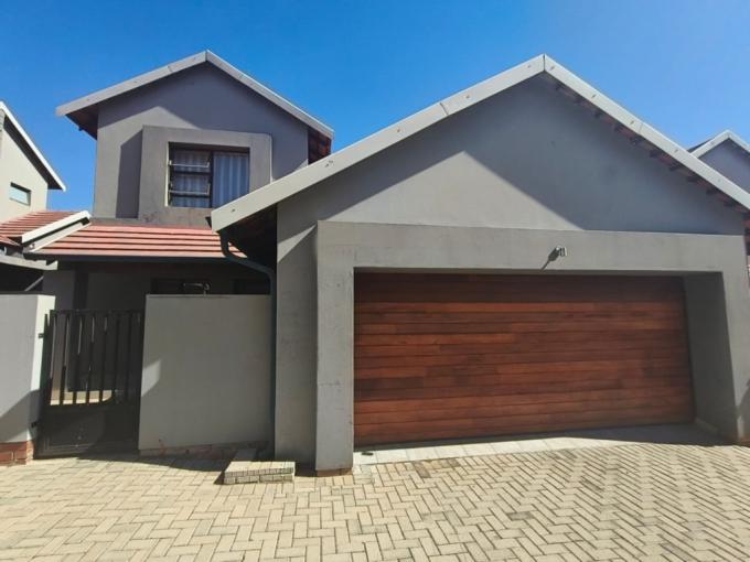 3 Bedroom Simplex for Sale For Sale in Bloemfontein - MR703549