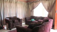 Lounges - 17 square meters of property in Evaton