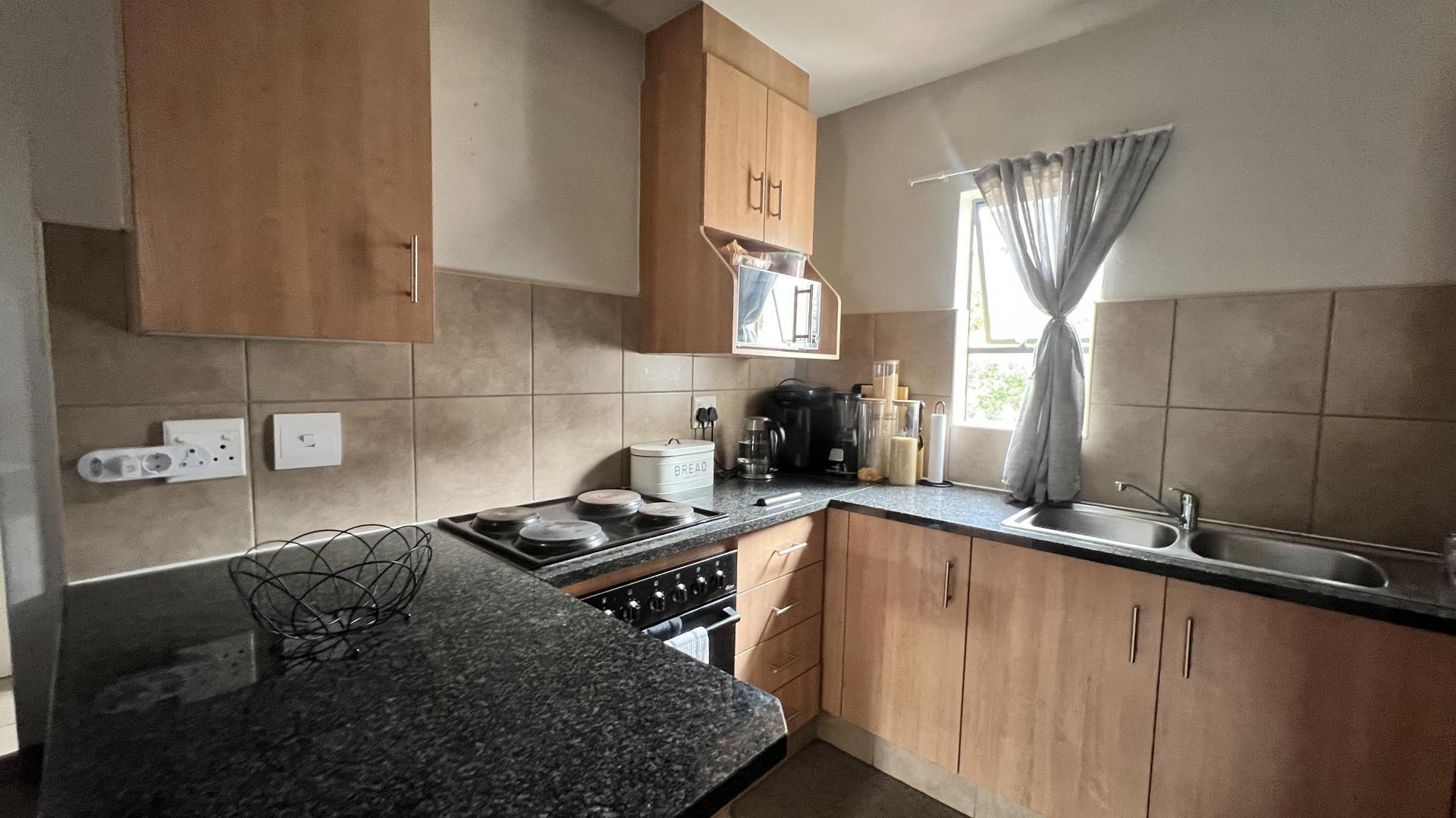 Kitchen of property in Alveda