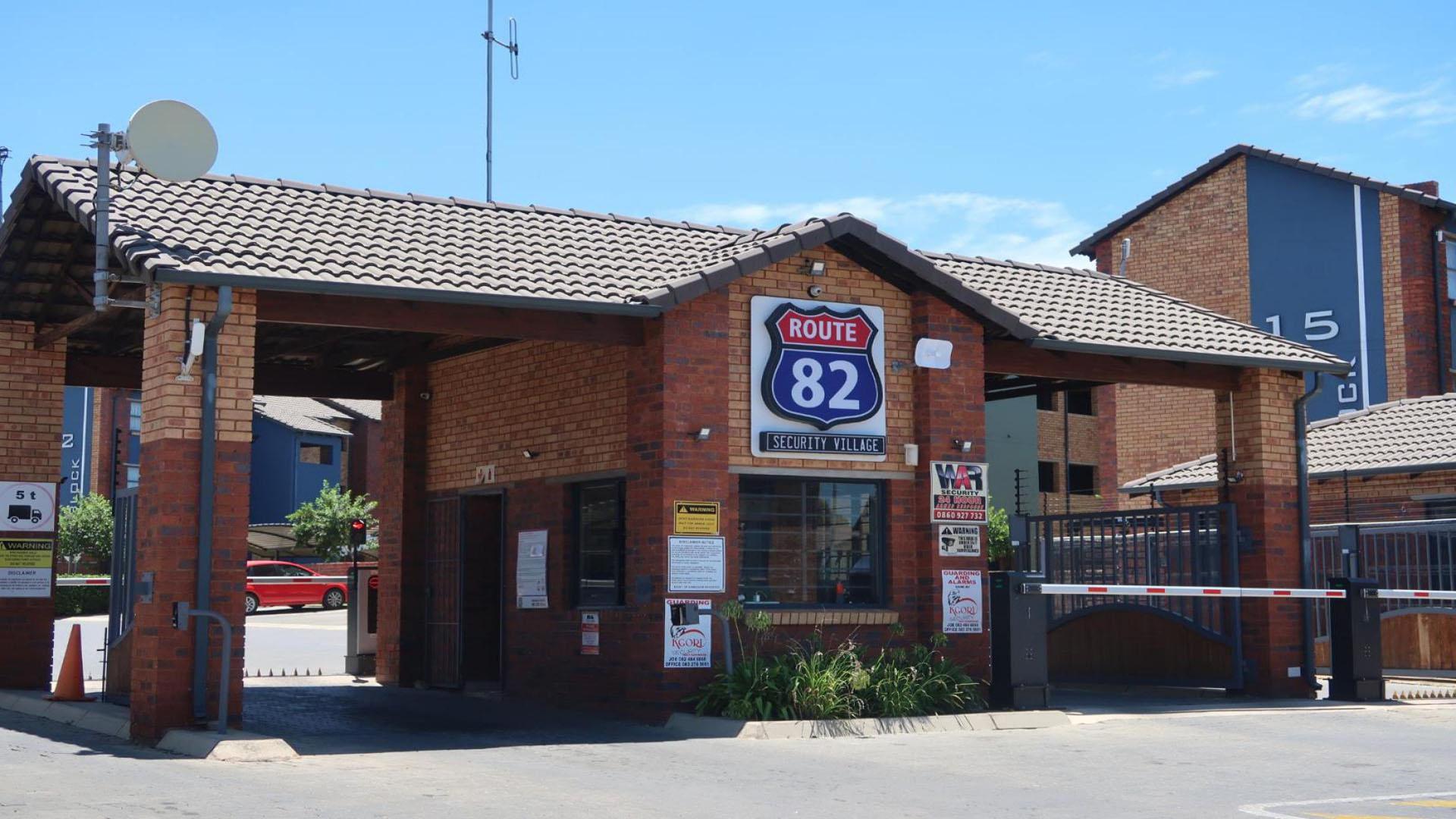 Front View of property in Alveda