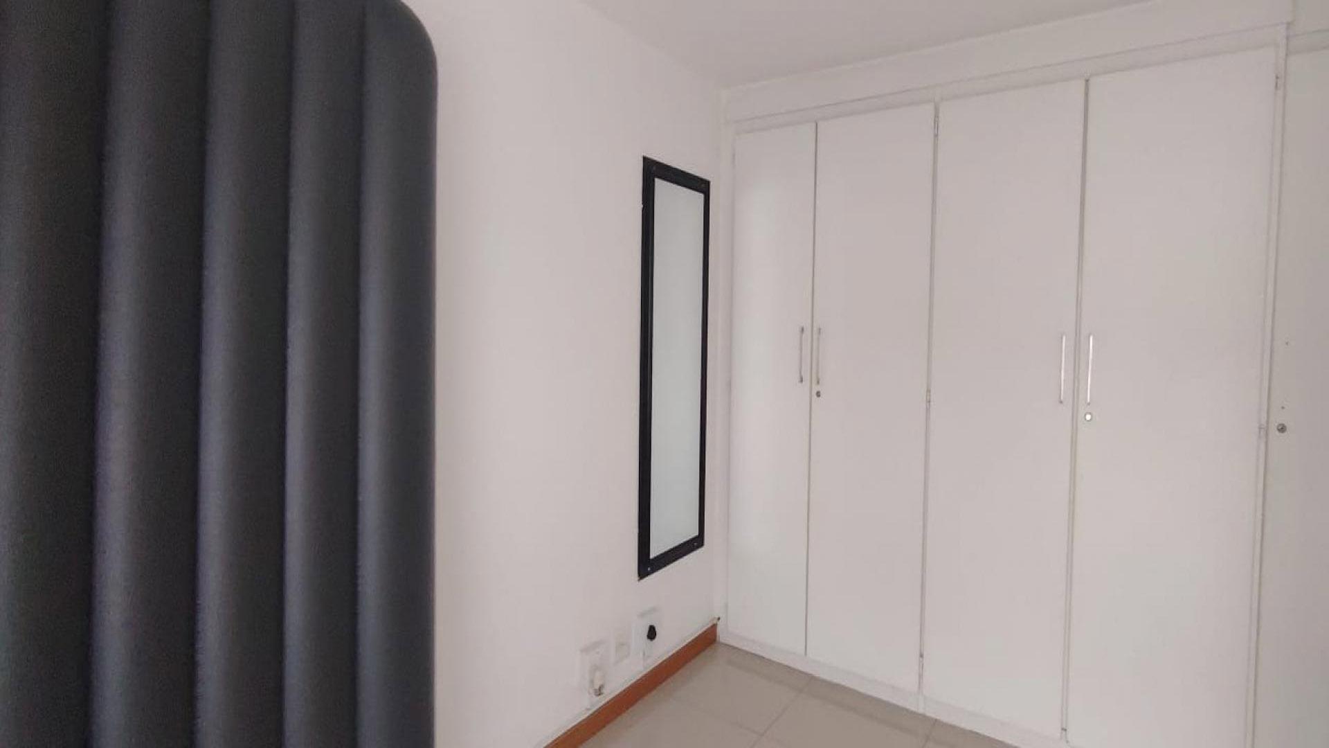 Bed Room 1 of property in Weltevreden Park